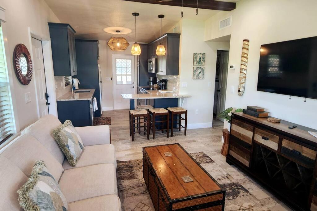 Bali Bungalow - Downtown Cocoa Beach Extérieur photo