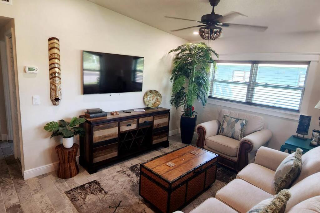 Bali Bungalow - Downtown Cocoa Beach Extérieur photo